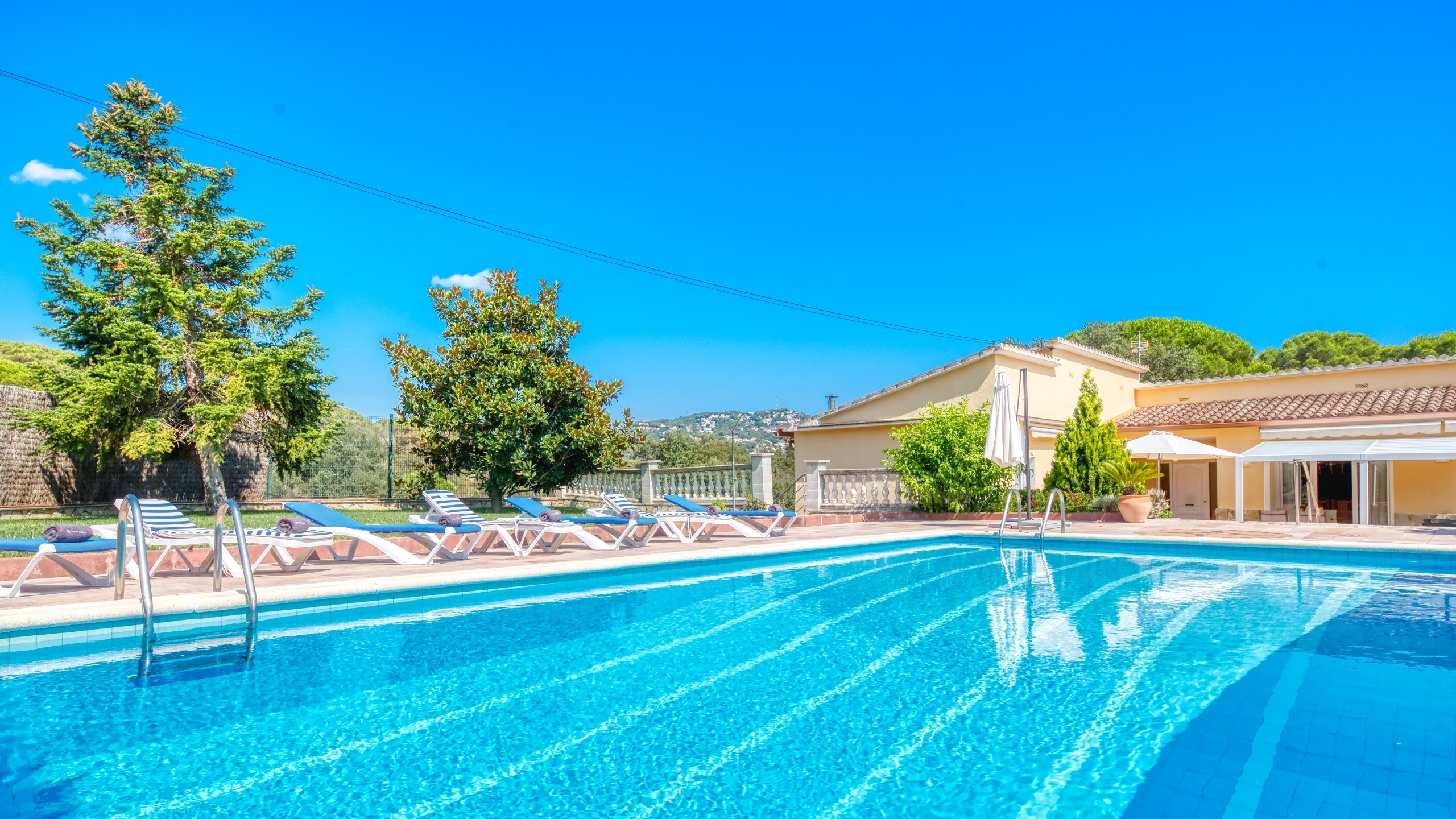 Villas de vacances - Costa Brava - Espagne - Villa Miro - Chaises longues