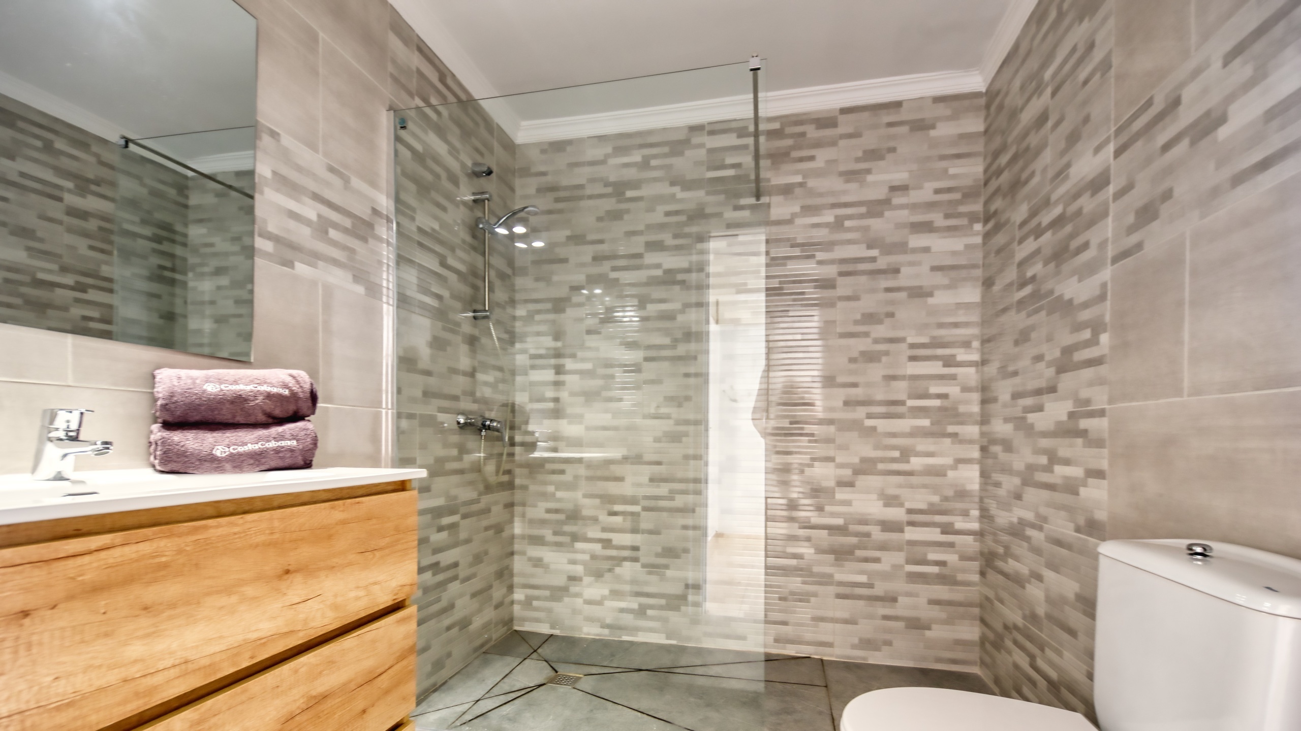 Villas de vacances Costa Brava Espagne - Villa Sunrise - Salle de bain attenante 