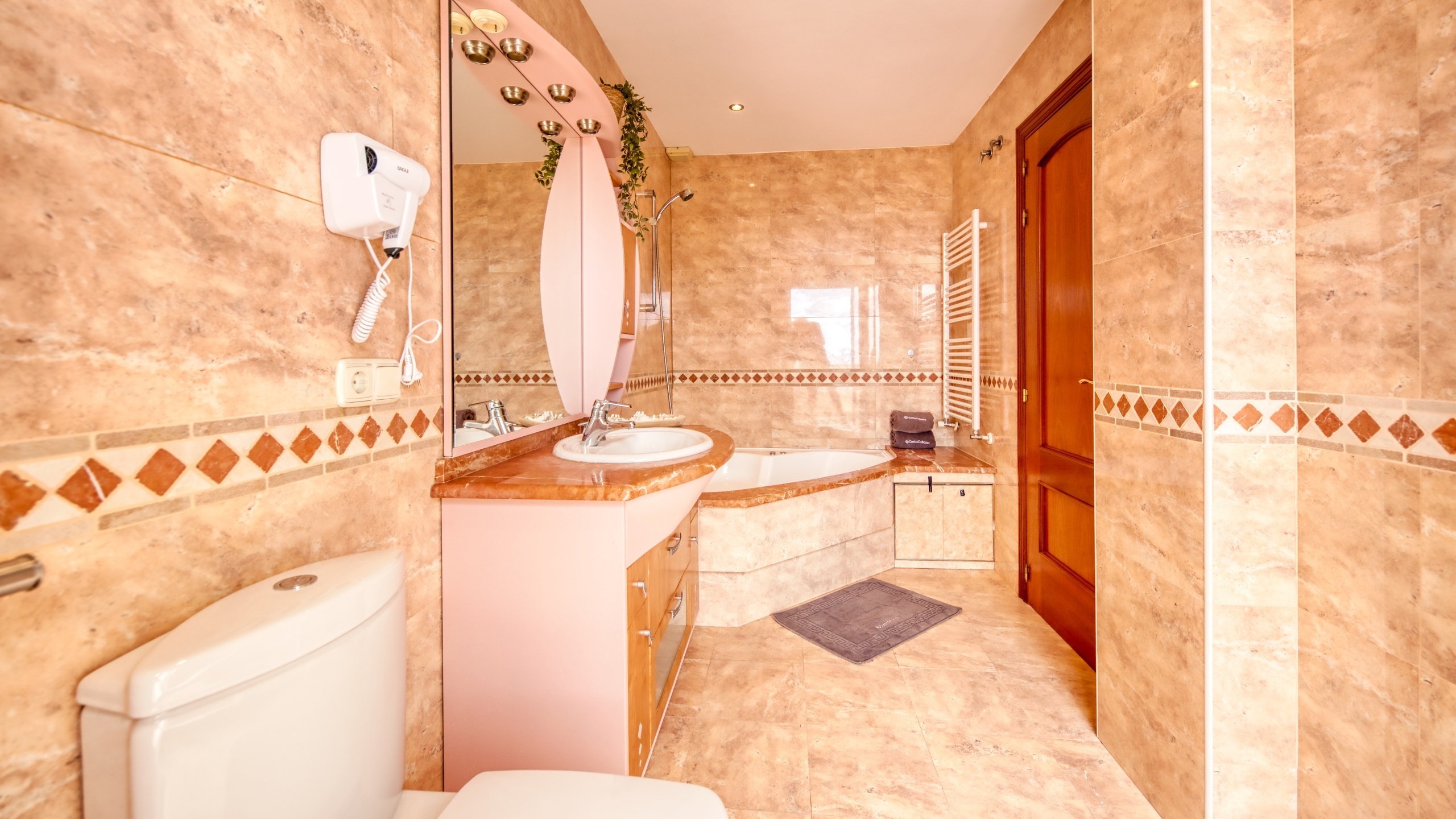 Villas de vacances Costa Brava Espagne - Villa Ibiza - Salle de bain attenante 